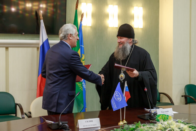 Подписание Соглашения о сотрудничестве между УрГЭУ и Екатеринбургской епархией