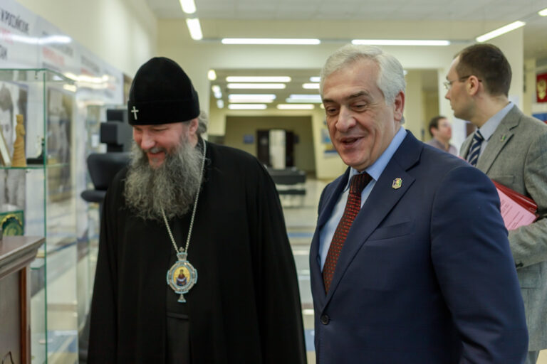 Подписание Соглашения о сотрудничестве между УрГЭУ и Екатеринбургской епархией