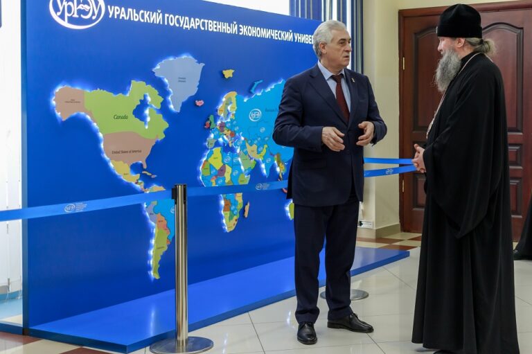 Подписание Соглашения о сотрудничестве между УрГЭУ и Екатеринбургской епархией