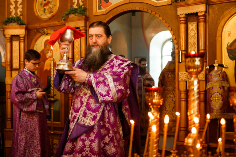 Божественная литургия и панихида в родительскую субботу третьей седмицы Великого поста