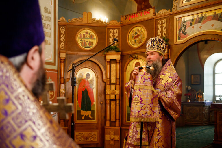 Божественная литургия и панихида в родительскую субботу третьей седмицы Великого поста