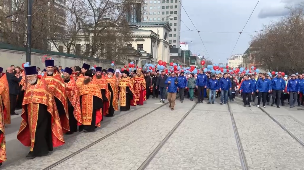 Екатеринбург ход. Крестный ход в Екатеринбурге 2022. Пасхальный крестный ход Екатеринбург. Крестный ход в Екатеринбурге. Крестный ход на Пасху 2022 Екатеринбург.