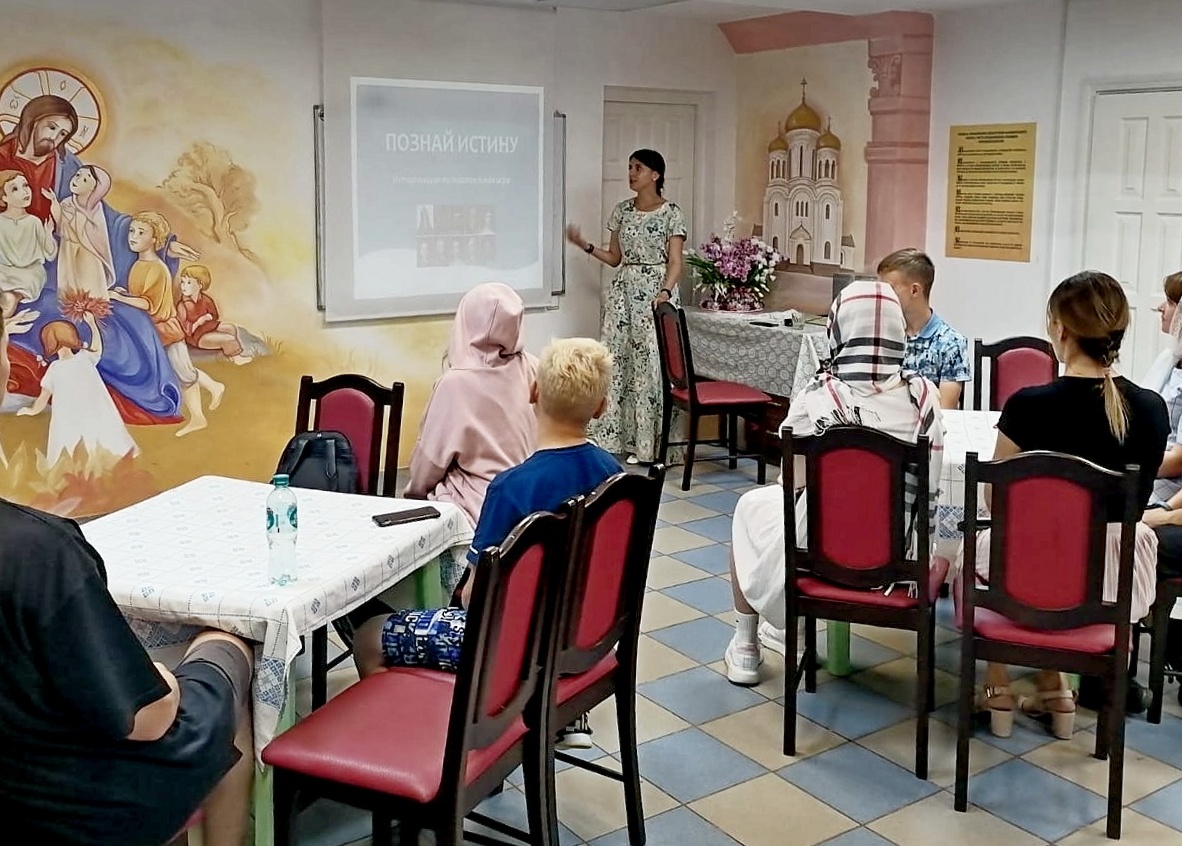 Представитель епархиального молодежного отдела провела в Серове ...