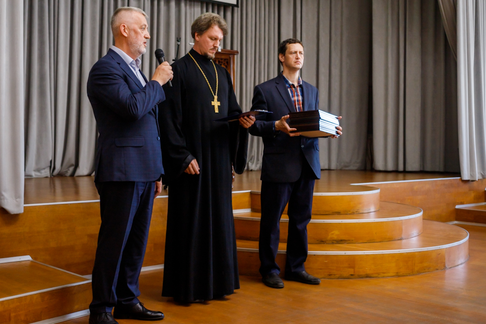 Павел морозенко протоиерей. Поддержать священников. Православный священник на службе. Поддержать священников. Поддержать священников.