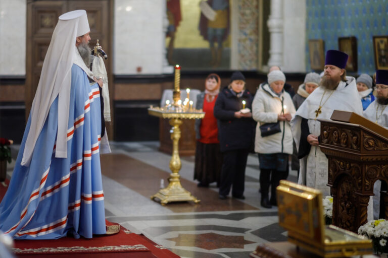Митрополит Евгений совершил литию в Храме-Памятнике на Крови