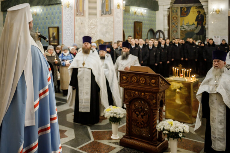 Митрополит Евгений совершил литию в Храме-Памятнике на Крови