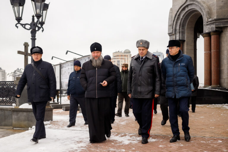 Митрополит Евгений совершил литию в Храме-Памятнике на Крови
