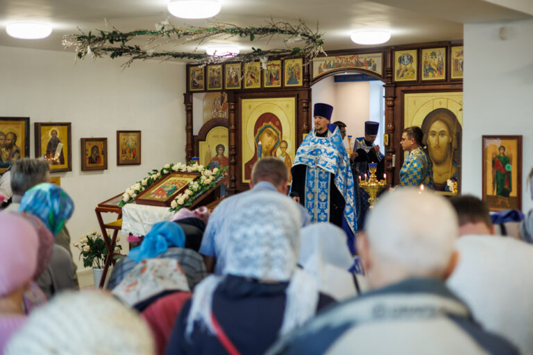 Правящий архиерей совершил всенощное бдение в храме Архангела Гавриила в 32 военном городке