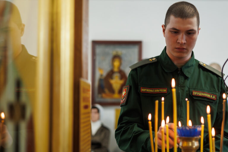 Правящий архиерей совершил всенощное бдение в храме Архангела Гавриила в 32 военном городке