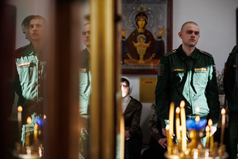 Правящий архиерей совершил всенощное бдение в храме Архангела Гавриила в 32 военном городке