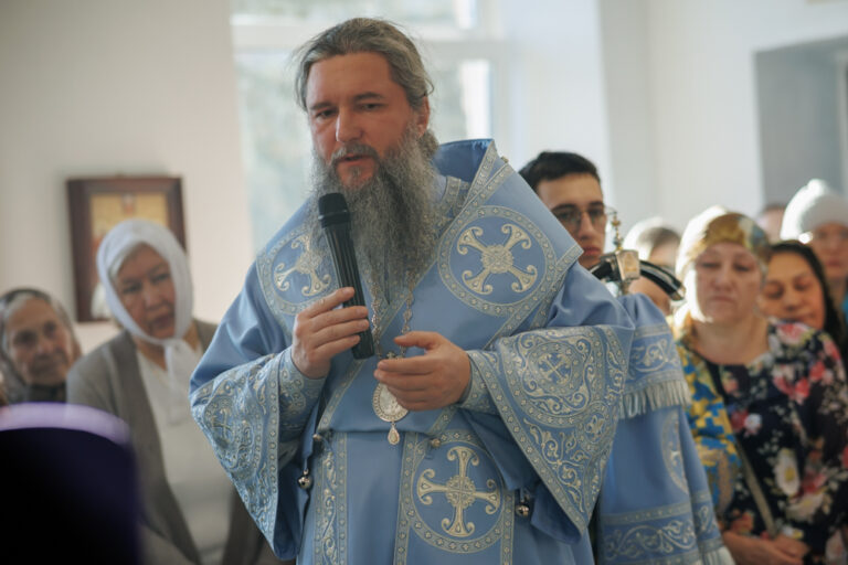 Правящий архиерей совершил всенощное бдение в храме Архангела Гавриила в 32 военном городке