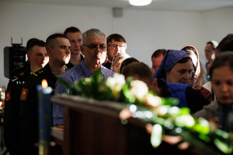 Правящий архиерей совершил всенощное бдение в храме Архангела Гавриила в 32 военном городке
