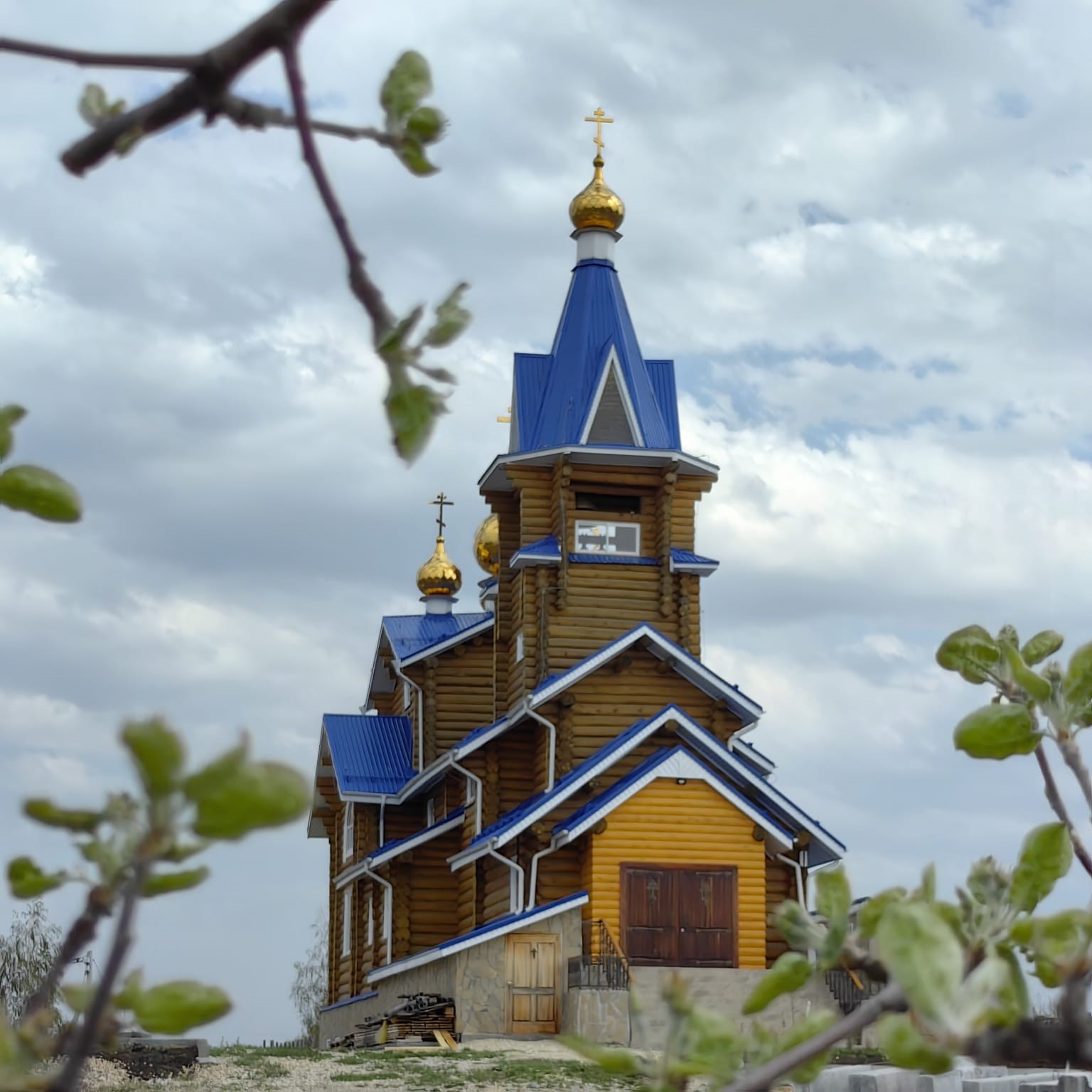 Церковь поселка новый. Храм Шабровский. Храм в Восточном поселке. Церковь поселок Октябрьский.