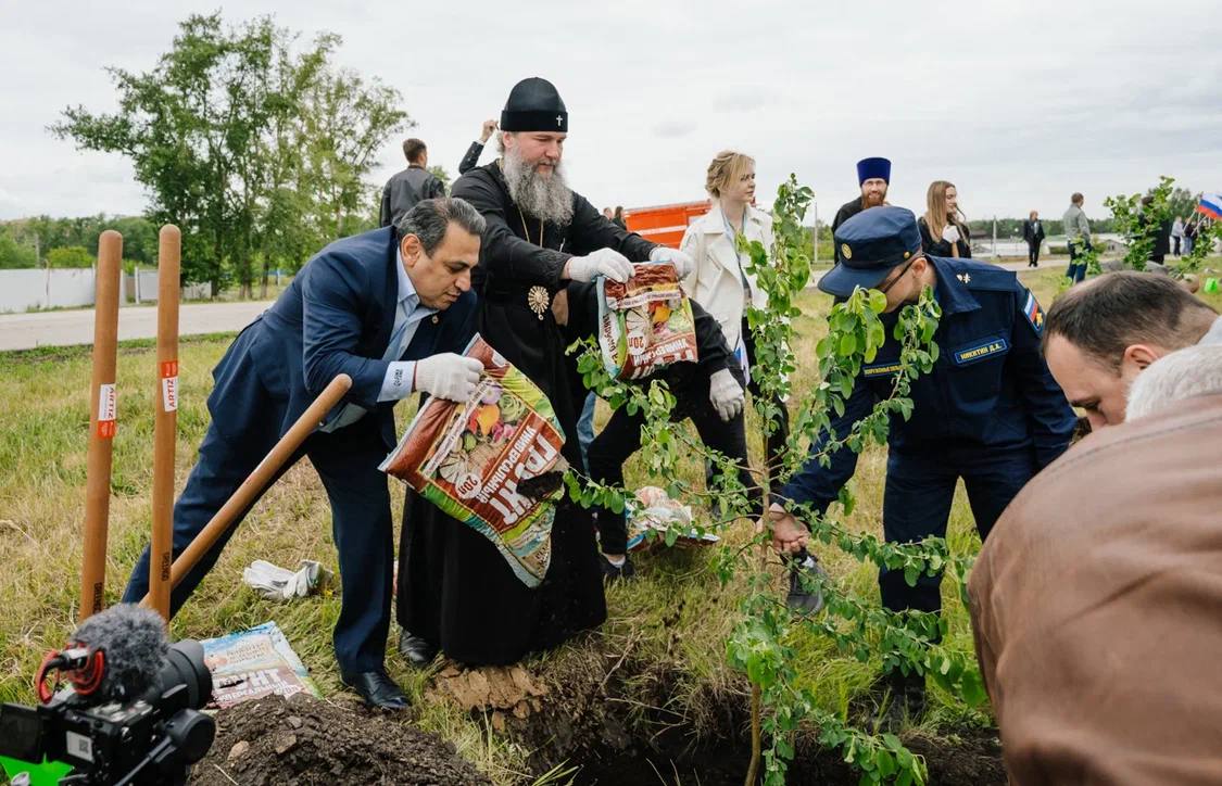 Аллея памяти в парке патриот