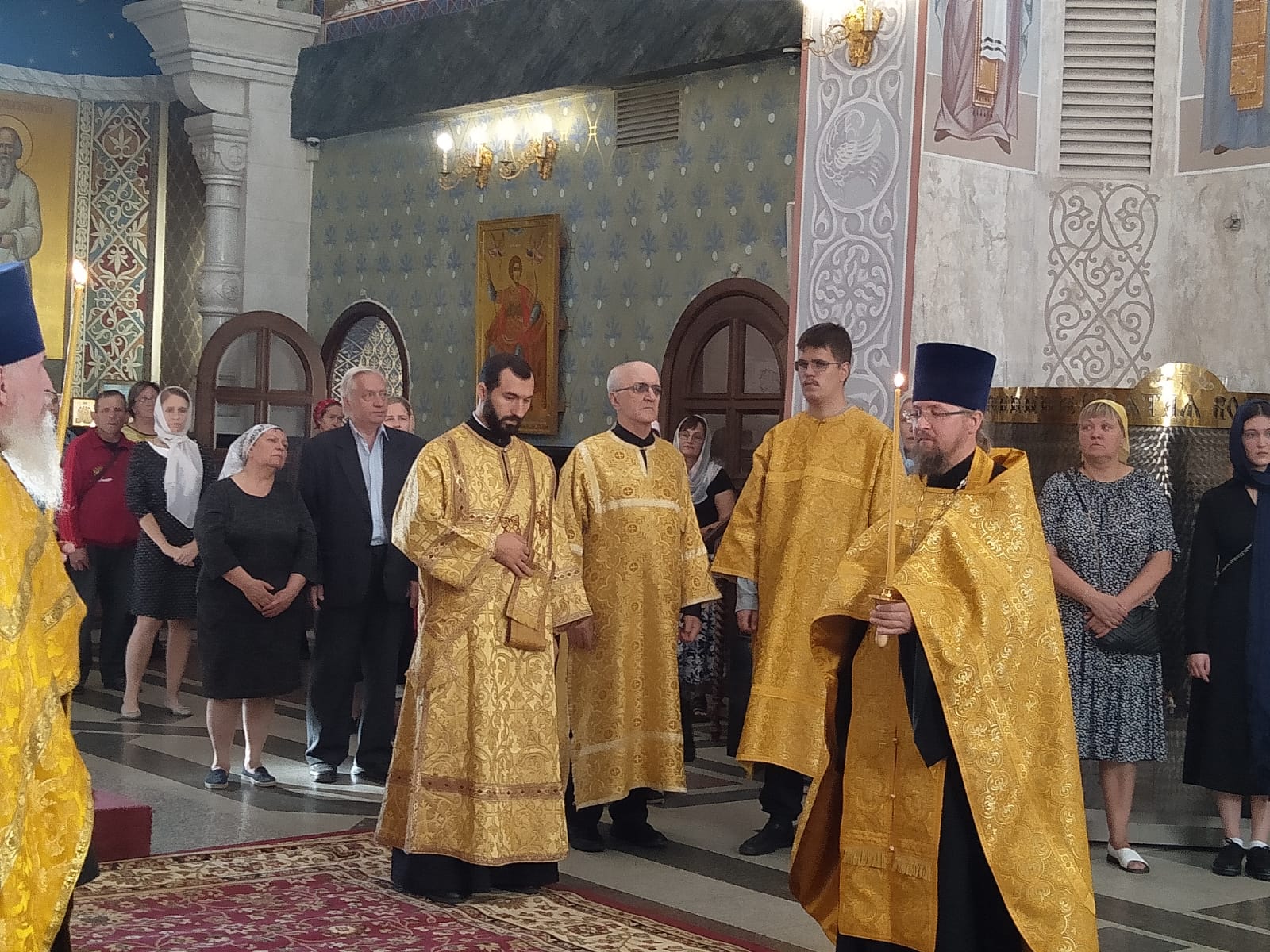 Владыка Евгений совершил всенощное бдение в Храме-Памятнике на Крови |  13.08.2023 | Екатеринбург - БезФормата