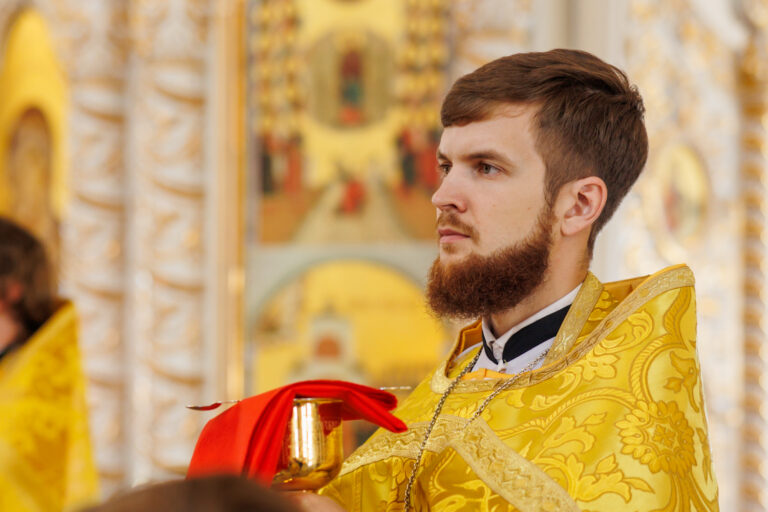 В день предпразднства Преображения Господня митрополит Евгений совершил Божественную литургию в Благовещенском храме Академического района