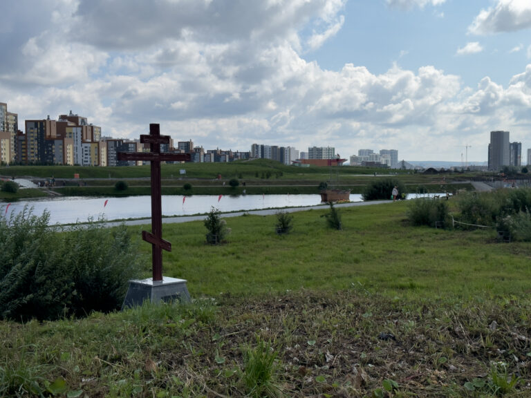 В день предпразднства Преображения Господня митрополит Евгений совершил Божественную литургию в Благовещенском храме Академического района