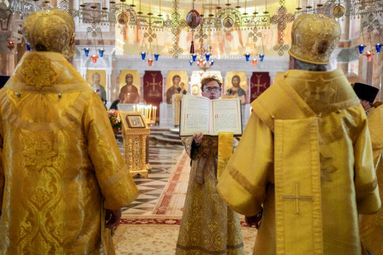 Митрополит Евгений и епископ Мстислав совершили Божественную литургию в Ново-Тихвинском монастыре