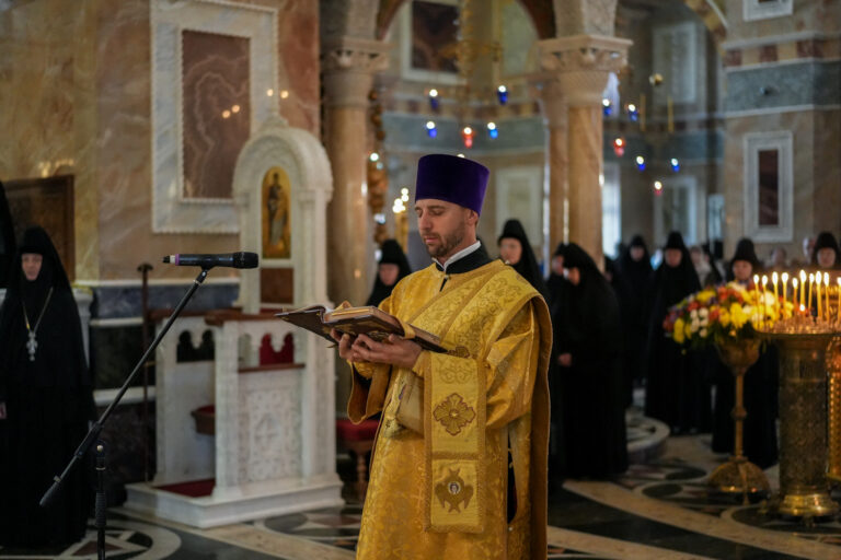 Митрополит Евгений и епископ Мстислав совершили Божественную литургию в Ново-Тихвинском монастыре