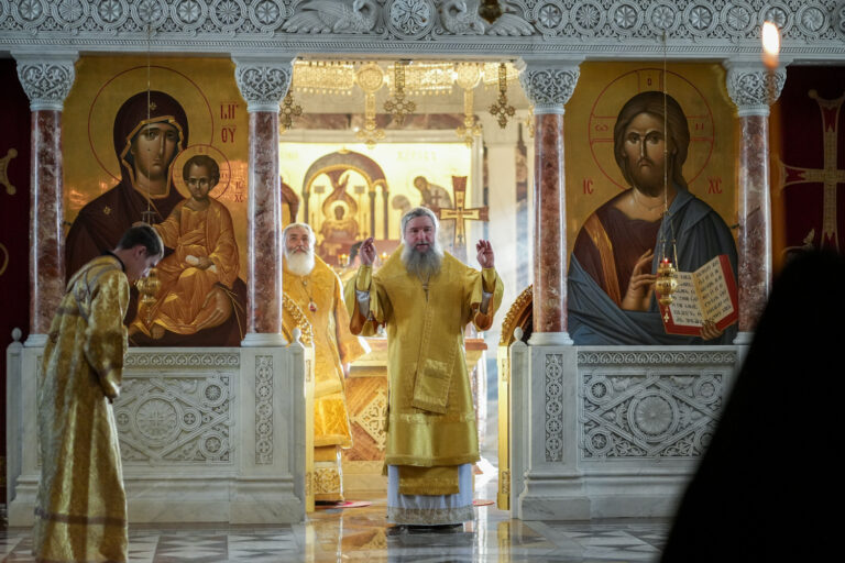 Митрополит Евгений и епископ Мстислав совершили Божественную литургию в Ново-Тихвинском монастыре