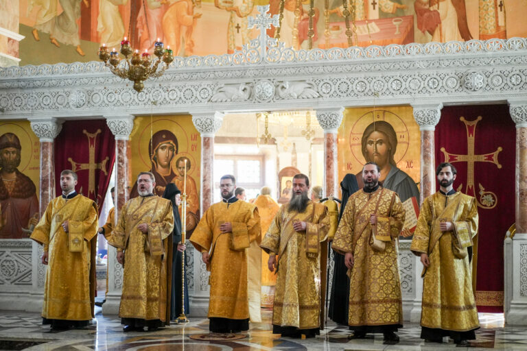 Митрополит Евгений и епископ Мстислав совершили Божественную литургию в Ново-Тихвинском монастыре