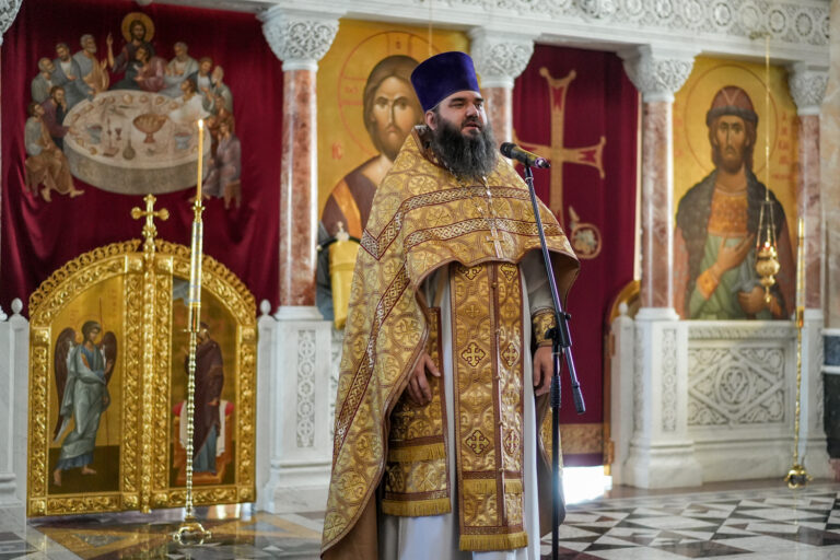 Митрополит Евгений и епископ Мстислав совершили Божественную литургию в Ново-Тихвинском монастыре