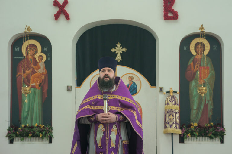 В Неделю Крестопоклонную митрополит Евгений совершил Божественную литургию в храме в честь Успения Пресвятой Богородицы поселка Верхняя Сысерть