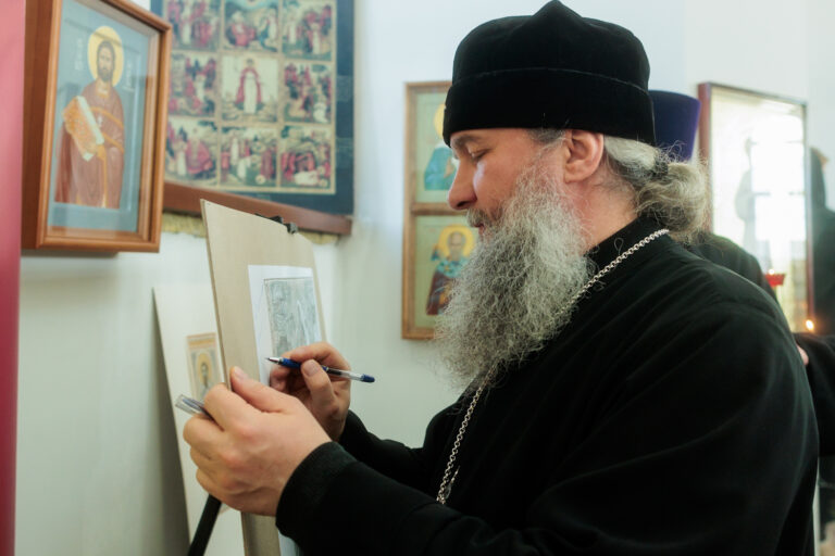 В Неделю Крестопоклонную митрополит Евгений совершил Божественную литургию в храме в честь Успения Пресвятой Богородицы поселка Верхняя Сысерть