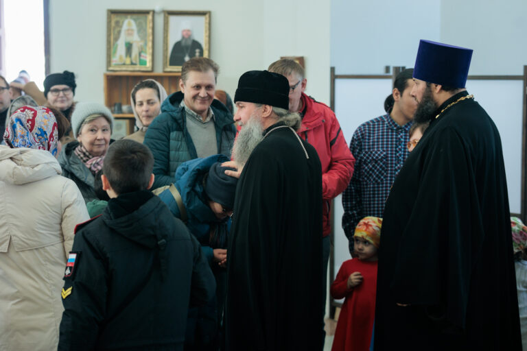 В Неделю Крестопоклонную митрополит Евгений совершил Божественную литургию в храме в честь Успения Пресвятой Богородицы поселка Верхняя Сысерть