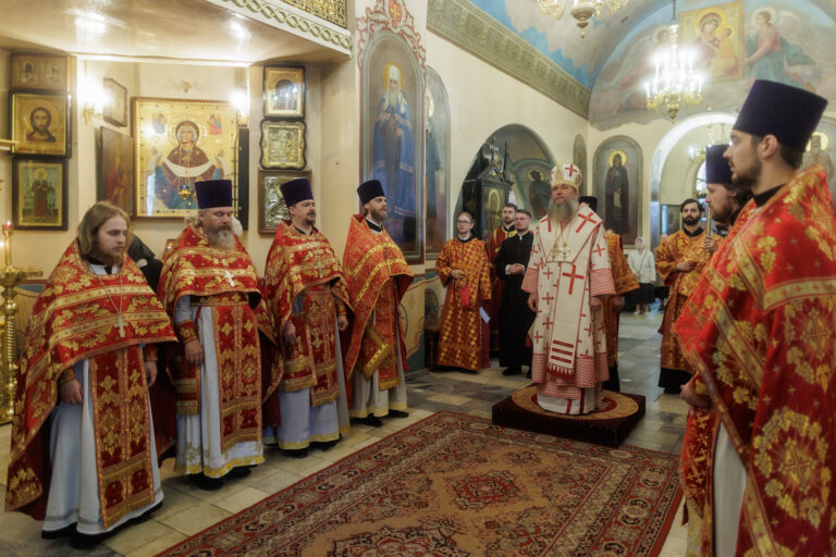 В день Отдания Пасхи митрополит Евгений совершил Божественную литургию в Иоанно-Предтеченском кафедральном соборе