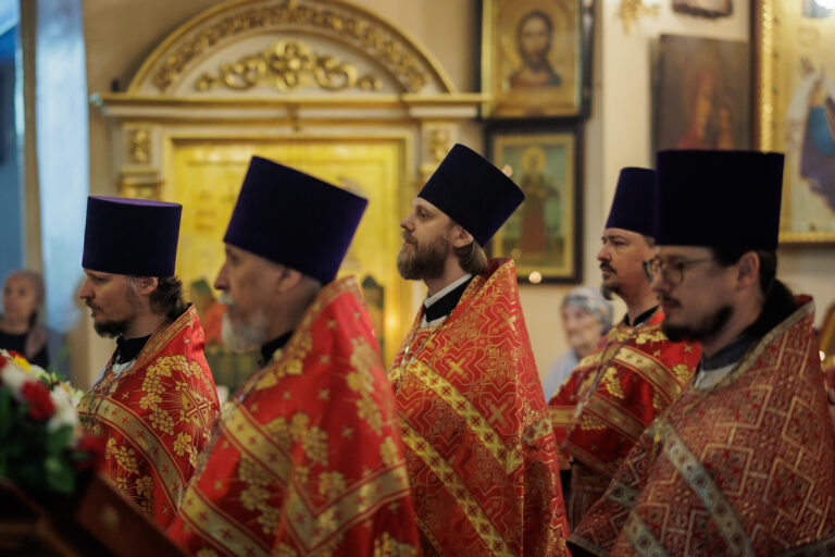 В день Отдания Пасхи митрополит Евгений совершил Божественную литургию в Иоанно-Предтеченском кафедральном соборе