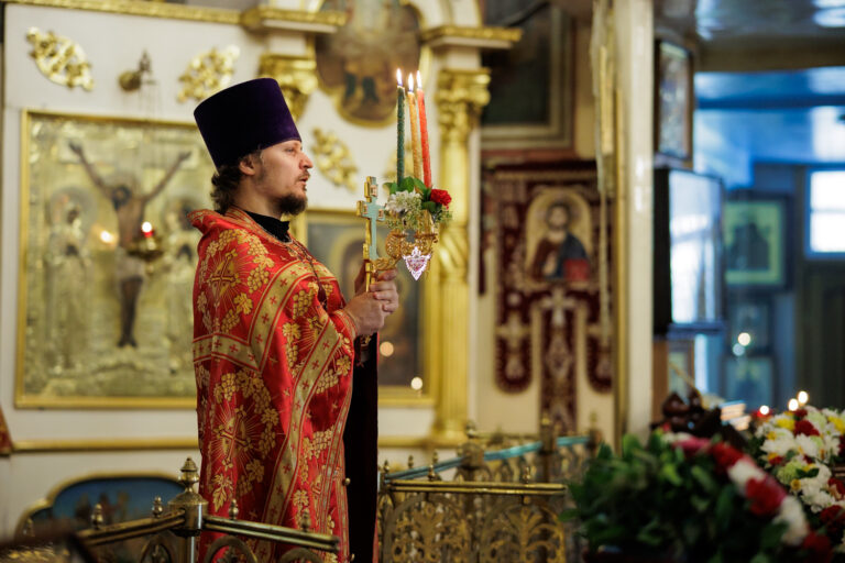 В день Отдания Пасхи митрополит Евгений совершил Божественную литургию в Иоанно-Предтеченском кафедральном соборе