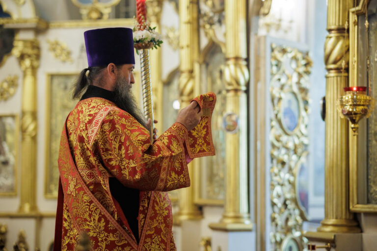 В день Отдания Пасхи митрополит Евгений совершил Божественную литургию в Иоанно-Предтеченском кафедральном соборе