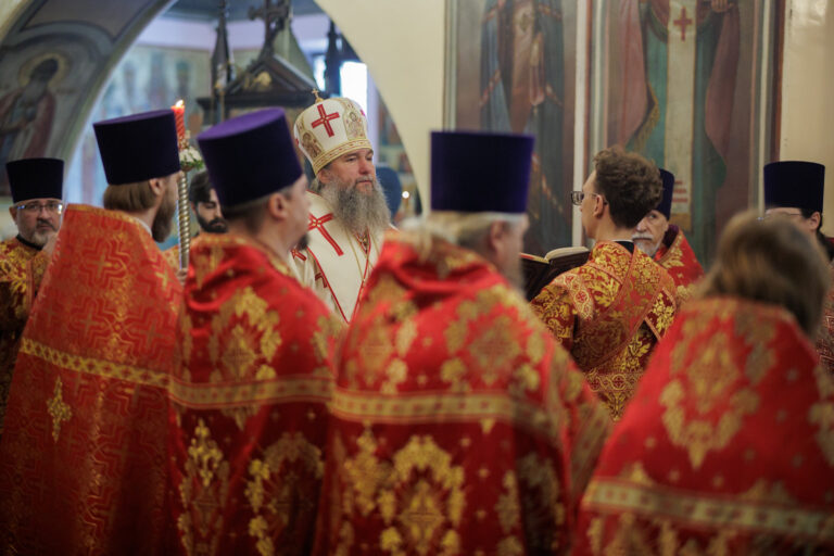 В день Отдания Пасхи митрополит Евгений совершил Божественную литургию в Иоанно-Предтеченском кафедральном соборе