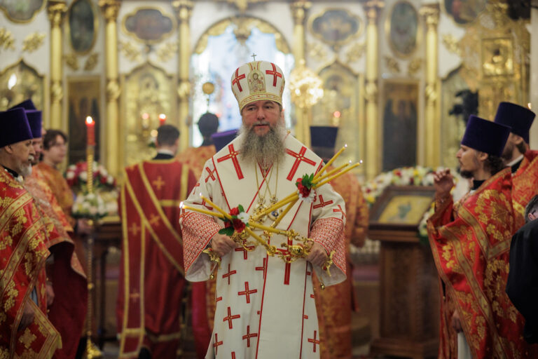 В день Отдания Пасхи митрополит Евгений совершил Божественную литургию в Иоанно-Предтеченском кафедральном соборе