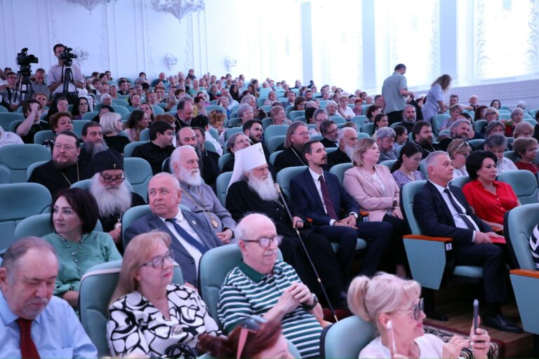 Митрополит Евгений поздравил Главу Среднеазиатского митрополичьего округа с 35-летием архиерейской хиротонии