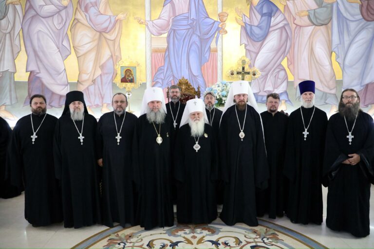 Митрополит Евгений поздравил Главу Среднеазиатского митрополичьего округа с 35-летием архиерейской хиротонии