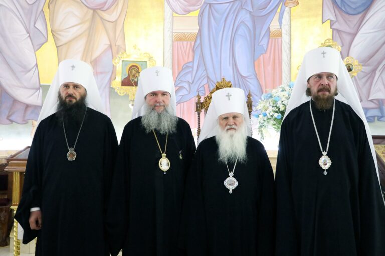 Митрополит Евгений поздравил Главу Среднеазиатского митрополичьего округа с 35-летием архиерейской хиротонии