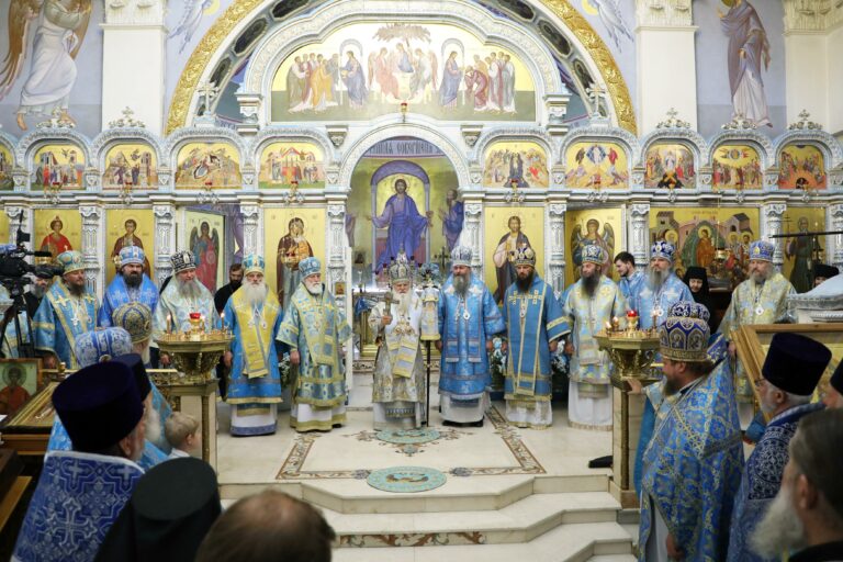 Митрополит Евгений поздравил Главу Среднеазиатского митрополичьего округа с 35-летием архиерейской хиротонии