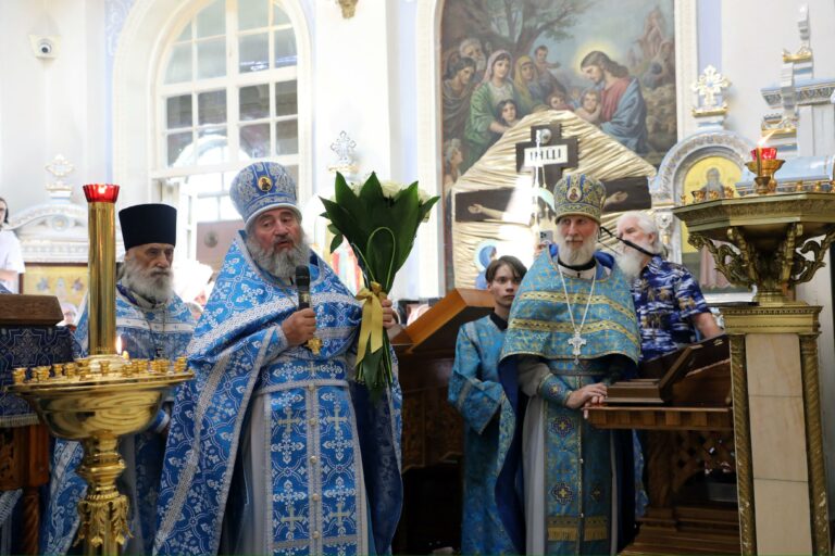 Митрополит Евгений поздравил Главу Среднеазиатского митрополичьего округа с 35-летием архиерейской хиротонии