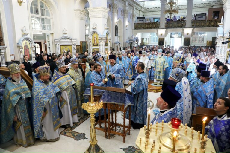 Митрополит Евгений поздравил Главу Среднеазиатского митрополичьего округа с 35-летием архиерейской хиротонии
