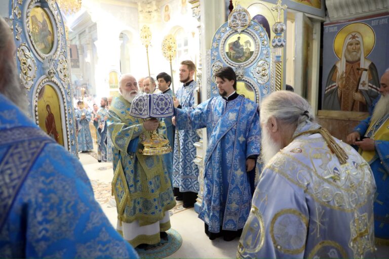 Митрополит Евгений поздравил Главу Среднеазиатского митрополичьего округа с 35-летием архиерейской хиротонии