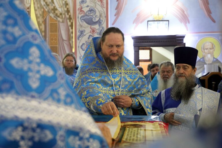 Митрополит Евгений поздравил Главу Среднеазиатского митрополичьего округа с 35-летием архиерейской хиротонии