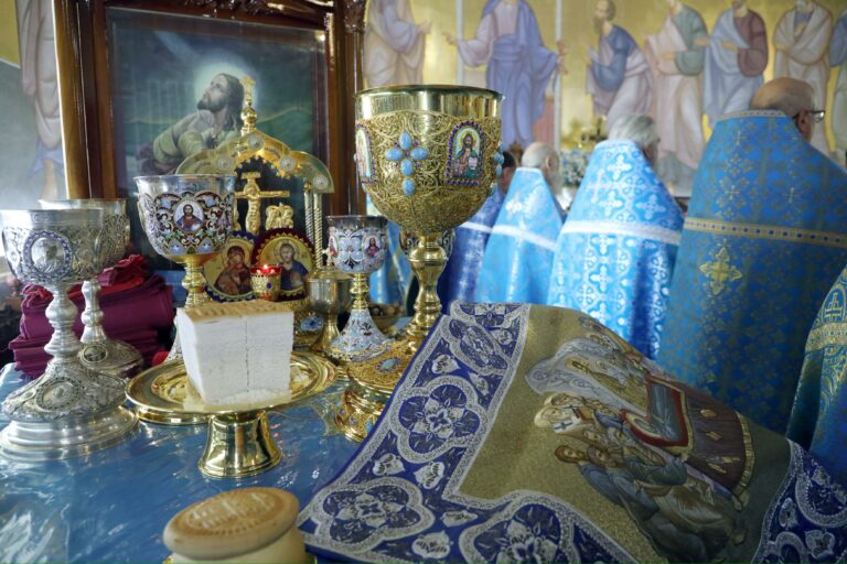Митрополит Евгений поздравил Главу Среднеазиатского митрополичьего округа с 35-летием архиерейской хиротонии