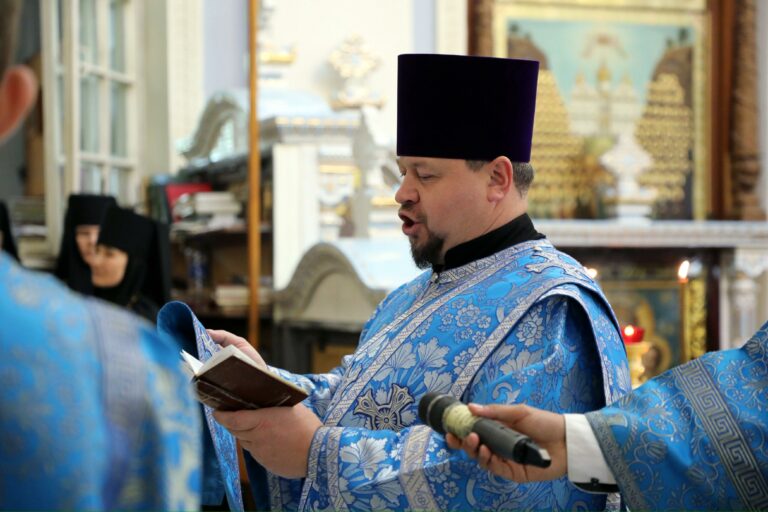 Митрополит Евгений поздравил Главу Среднеазиатского митрополичьего округа с 35-летием архиерейской хиротонии
