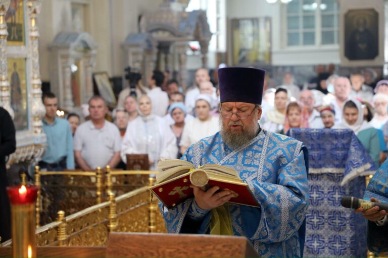 Митрополит Евгений поздравил Главу Среднеазиатского митрополичьего округа с 35-летием архиерейской хиротонии