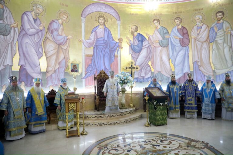 Митрополит Евгений поздравил Главу Среднеазиатского митрополичьего округа с 35-летием архиерейской хиротонии