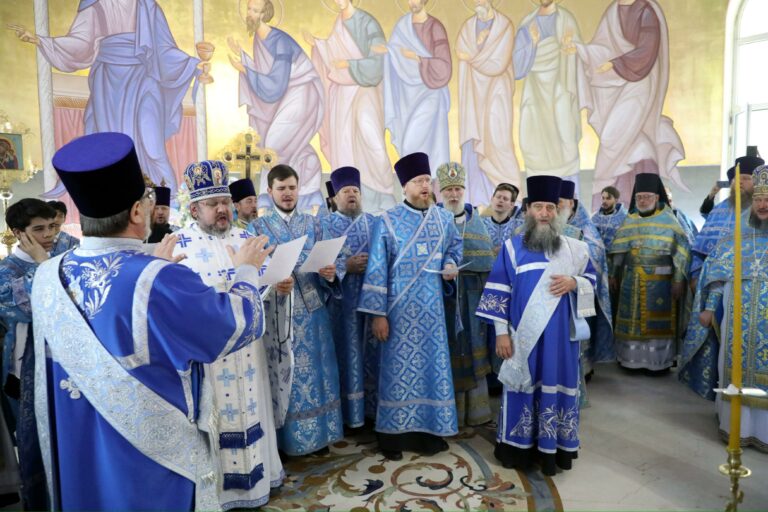 Митрополит Евгений поздравил Главу Среднеазиатского митрополичьего округа с 35-летием архиерейской хиротонии