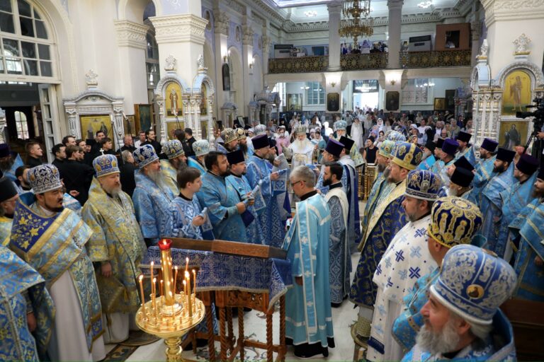 Митрополит Евгений поздравил Главу Среднеазиатского митрополичьего округа с 35-летием архиерейской хиротонии