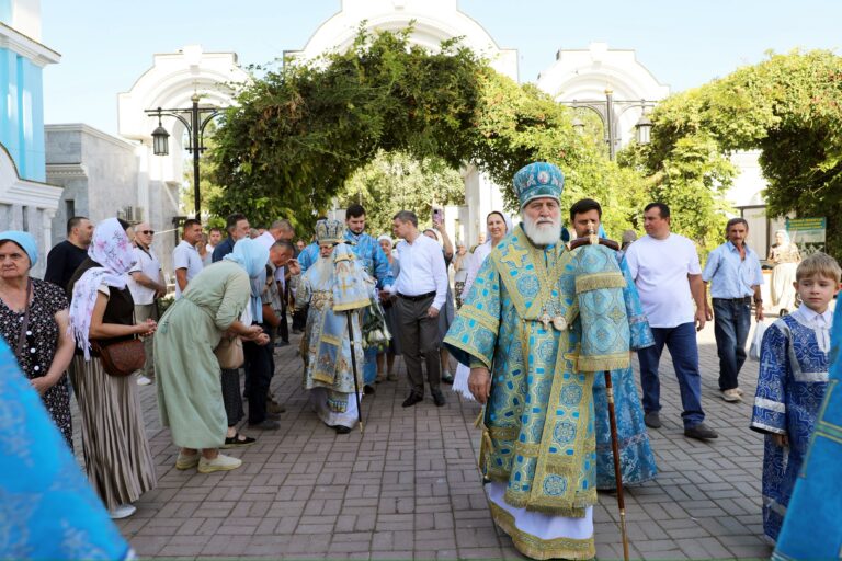 Митрополит Евгений поздравил Главу Среднеазиатского митрополичьего округа с 35-летием архиерейской хиротонии